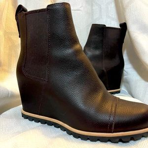 Authentic UGG wedge brown leather booties 7.5